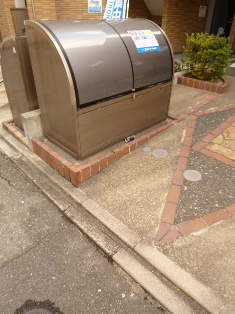 Other common areas. Let's protect the day of trash!