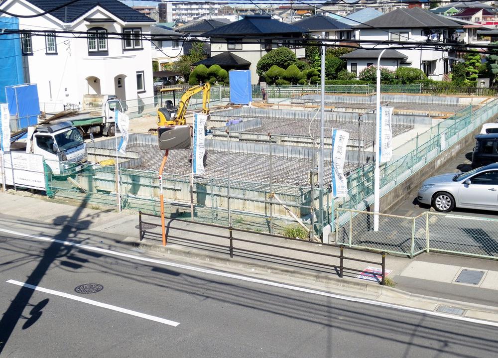 Local photos, including front road. Local photo of under construction (2013 October 1, shooting)