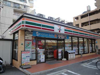 Convenience store. 300m to Seven-Eleven (convenience store)