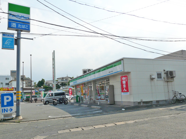 Convenience store. Family Mart (convenience store) up to 100m