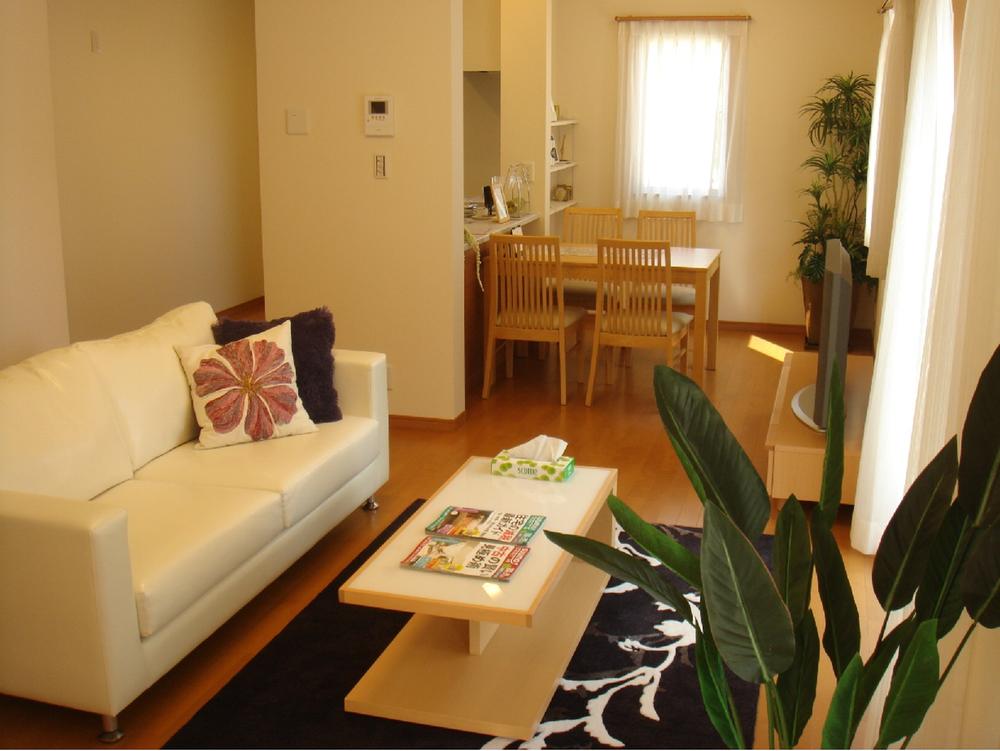 Living. An example of living. (Photo is a thing of the already sale. )