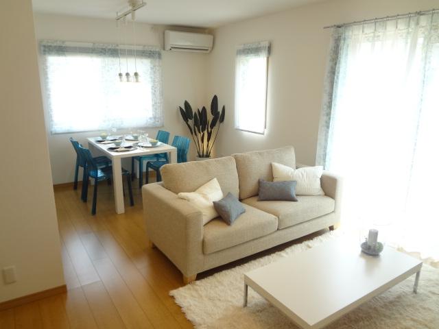 Living. An example of living. (Photo is a thing of the already sale. )