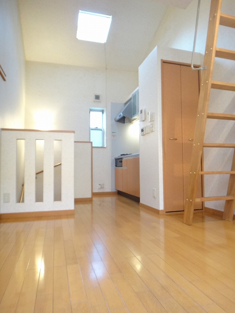 Living and room. Sunny ☆ 