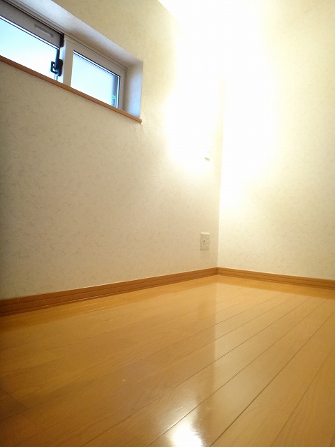 Other room space. Loft is also bright