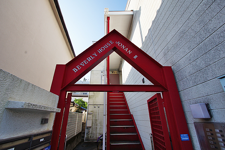 Building appearance. Entrance