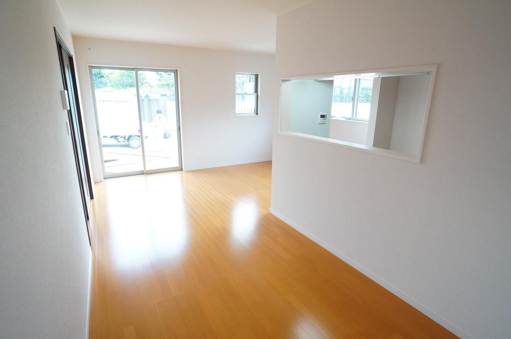 Living. ◆ ◇ spacious relaxing living space at a sofa and table is the "space of family reunion" ◇ ◆