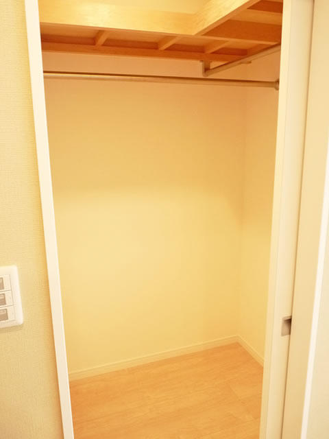 Receipt. Walk-in closet