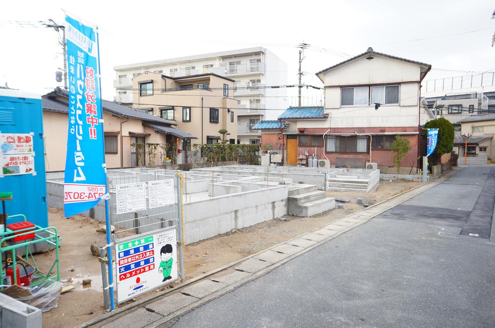 Local photos, including front road.  ◆ Local photos, including front road ◆