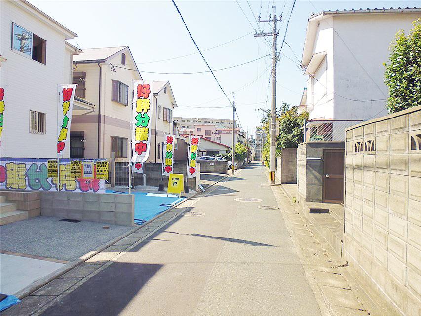 Local photos, including front road. Front road (width 4.0m)