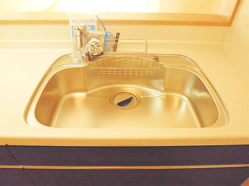 Kitchen. Faucet integrated water purifier