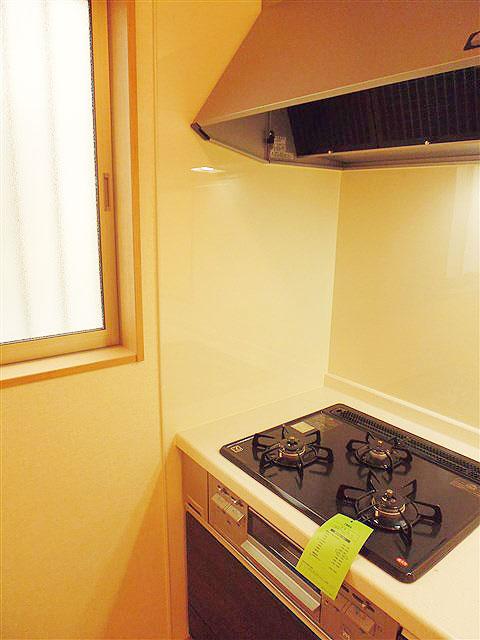 Kitchen. Three-necked gas stove