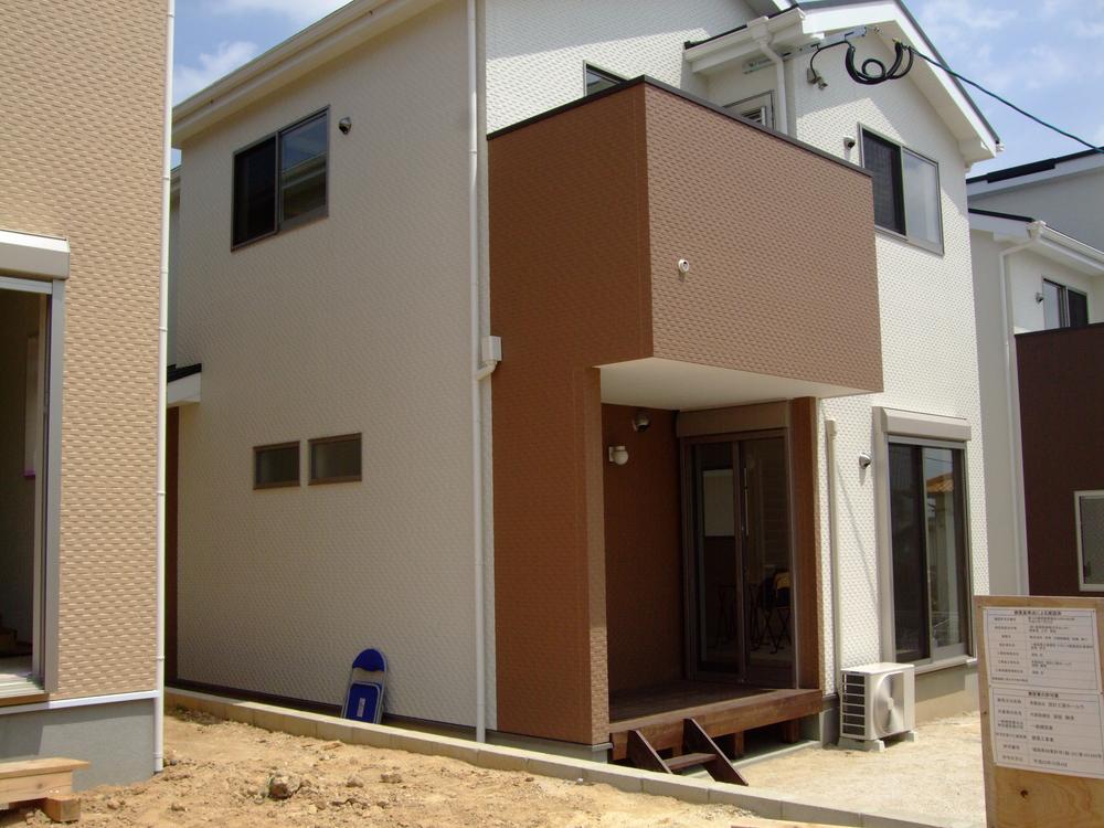 Local appearance photo. Building 2 appearance