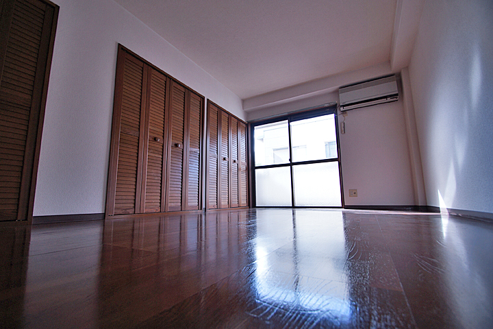 Living and room. Western-style 2