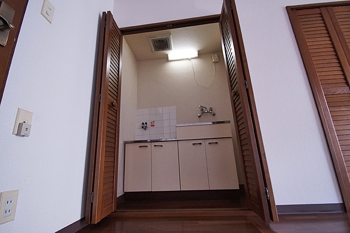 Kitchen. Kitchen (with blindfold door)