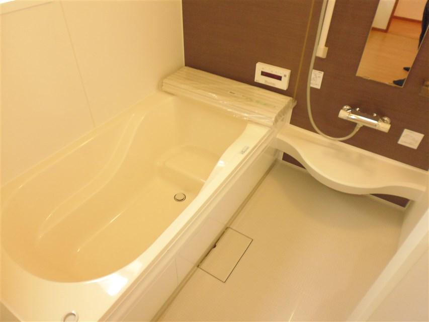 Bathroom. With reheating full Otobasu