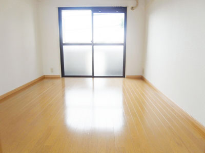 Living and room. Day good!