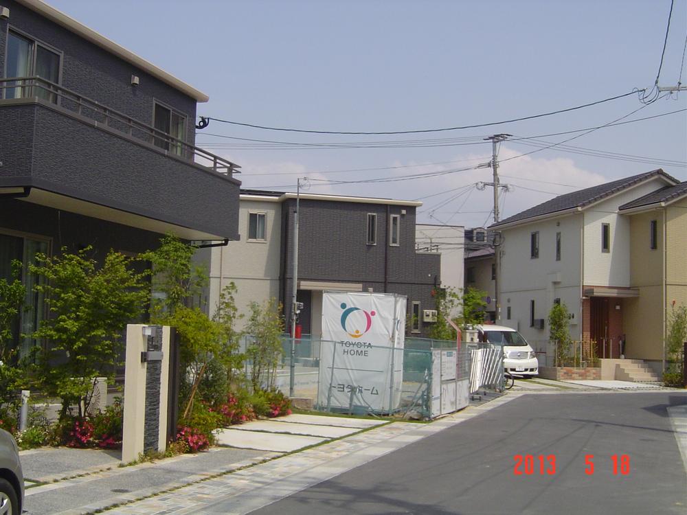 Local photos, including front road. Local streets (May 2013) Shooting