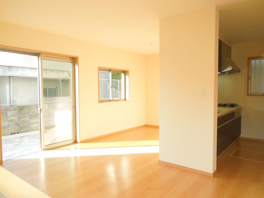 Living. In front of the kitchen to the dining space, And its next to the living space, Becoming made to capitalize a space without waste good (^_^) /