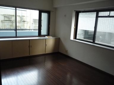 Living and room. Two-sided lighting