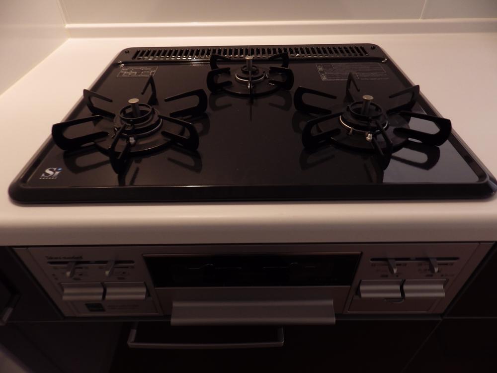 Same specifications photo (kitchen). System is a gas stove with a 3-neck in the kitchen.