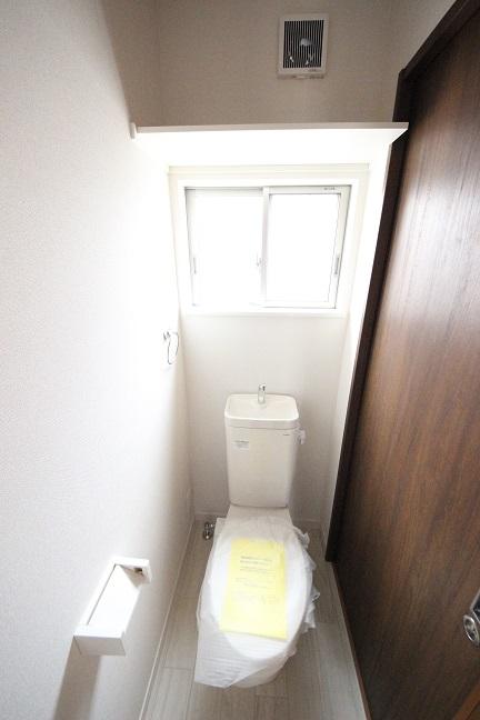 Toilet. Indoor (11 May 2013) Shooting