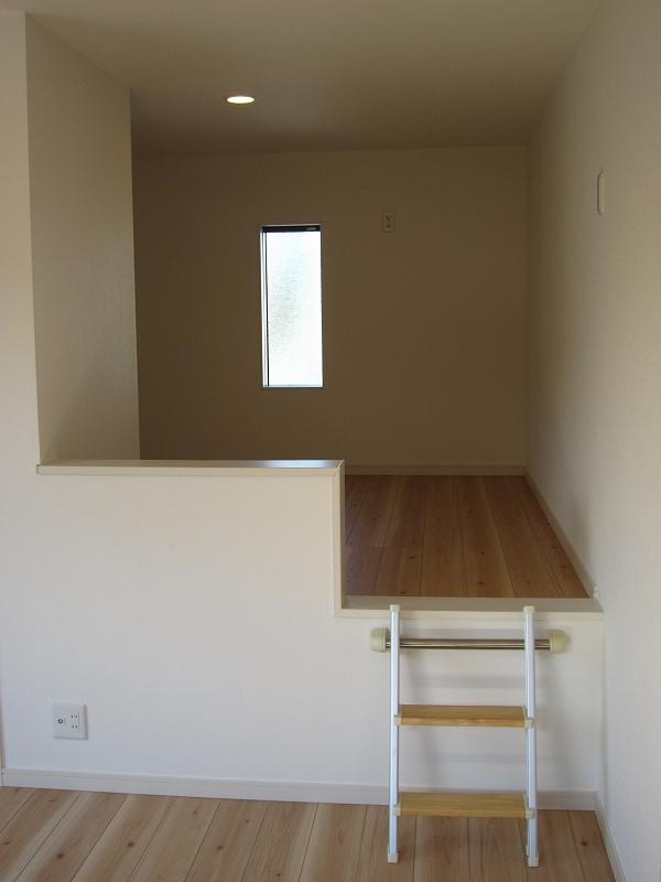 Other introspection. No. 4 place 2F loft