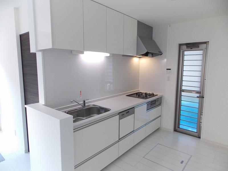 Kitchen. I hope if there is a back door ~ In a lot of wife is called! ? This time mainly think of housework flow line, (^_^) I was I set up a back door at the standard /  In a small back door with the property, It is a rare property (^_^) /  ◆ It becomes the same specification photo ◆