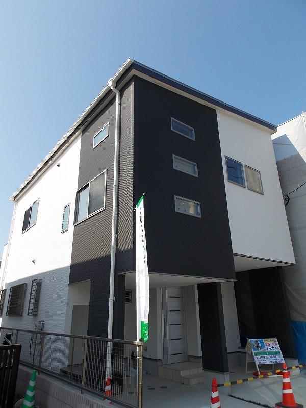 Same specifications photos (appearance). The same manufacturer is the property of the other areas that were building (* ^ _ ^ *) This is also expected to build a house with excellent response is such a design to the expectations (^_^) /