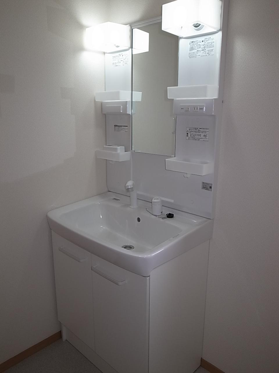 Wash basin, toilet. Local (12 May 2013) Shooting