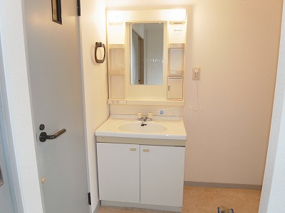 Washroom. Independent wash dressing room!