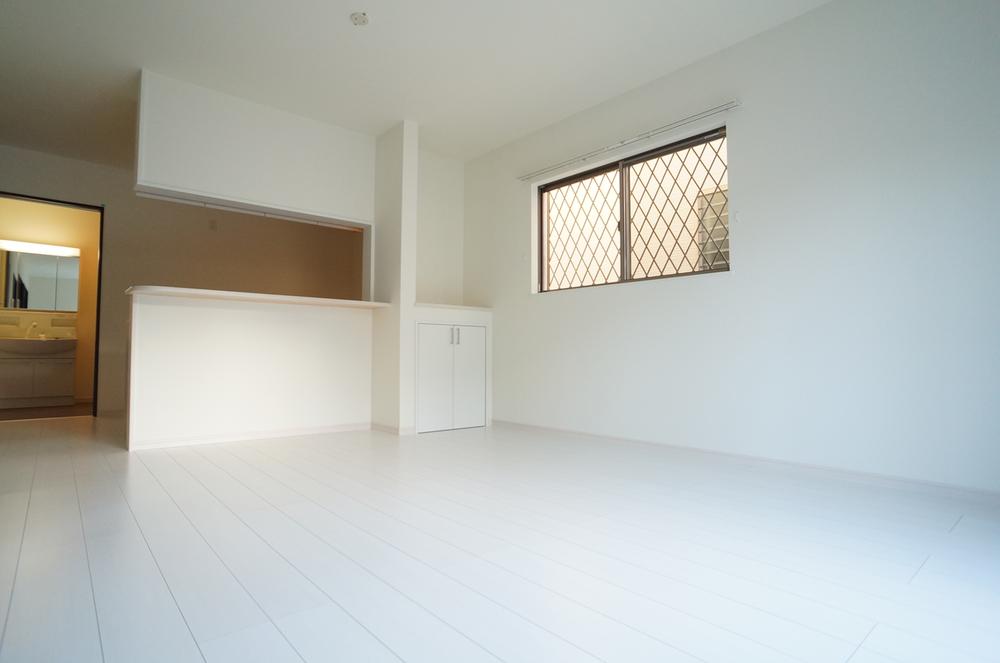 Living. ◆ ◇ spacious relaxing living space at a sofa and table is the "space of family reunion" ◇ ◆