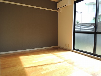 Other room space. Accent Cross of Western-style