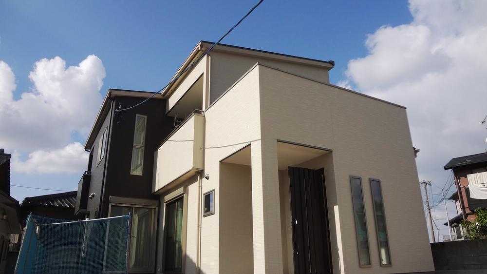 Local appearance photo. The simple appearance, Bright atmosphere slightly elevated location is there is a sense of open