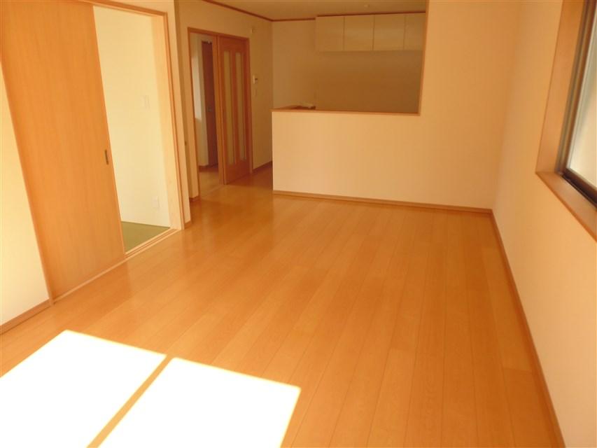 Living. Bright and wide over have living