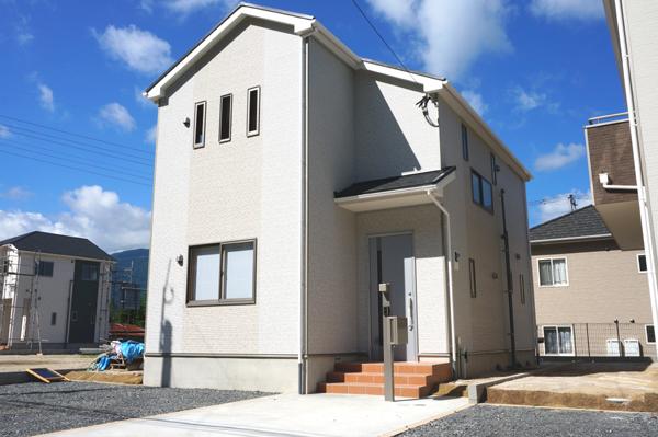 Same specifications photos (appearance). (Building 2) same specification