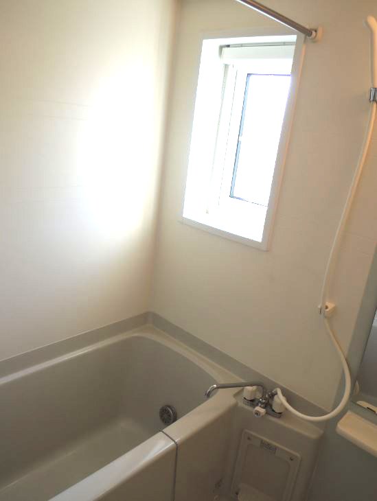 Bath. Bathroom with window ☆