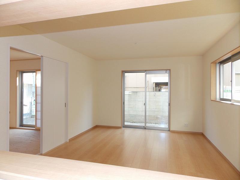 Same specifications photos (living). Since the face-to-face is the kitchen More, It is a conversation with his wife in the cooking, Communication The new model of the family