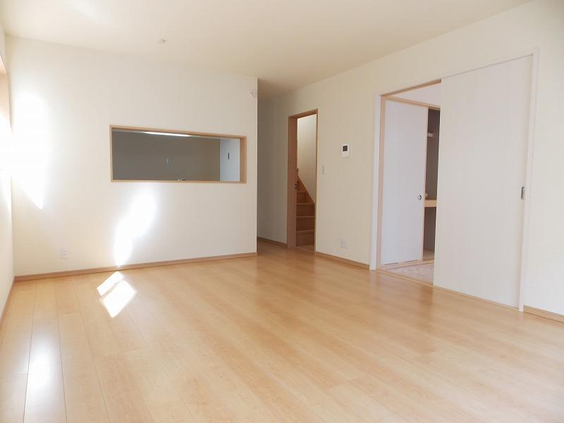 Same specifications photos (living). LDK and the Japanese-style room is Tsuzukiai (^. ^) / ~~~ The living space of calm and close the partition door, Open and widely is transformed into open space (^_^) /
