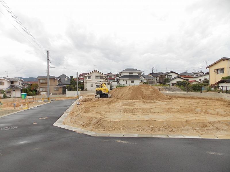 Local photos, including front road. Local is a photo!