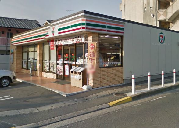 Convenience store. Seven-Eleven (convenience store) to 400m