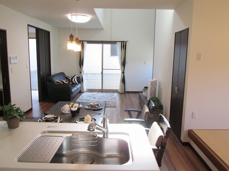 Living. No. 3 place LDK The view from the kitchen