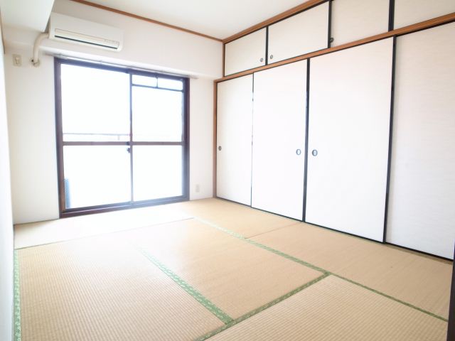 Living and room. Sum 6