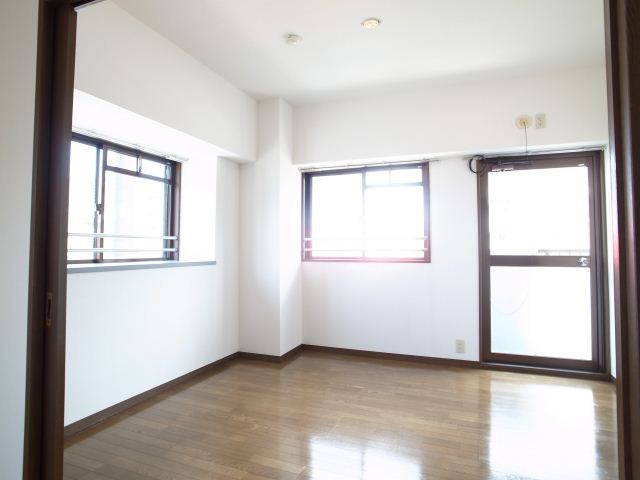 Living and room. Hiroshi 6