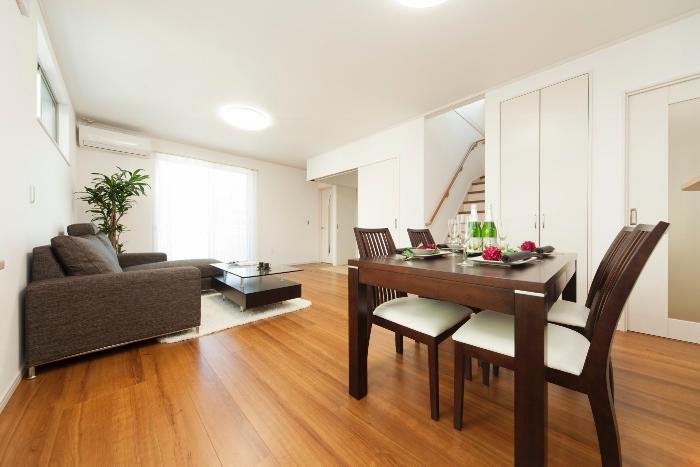 Always through living stairs to the living room to go up on the second floor