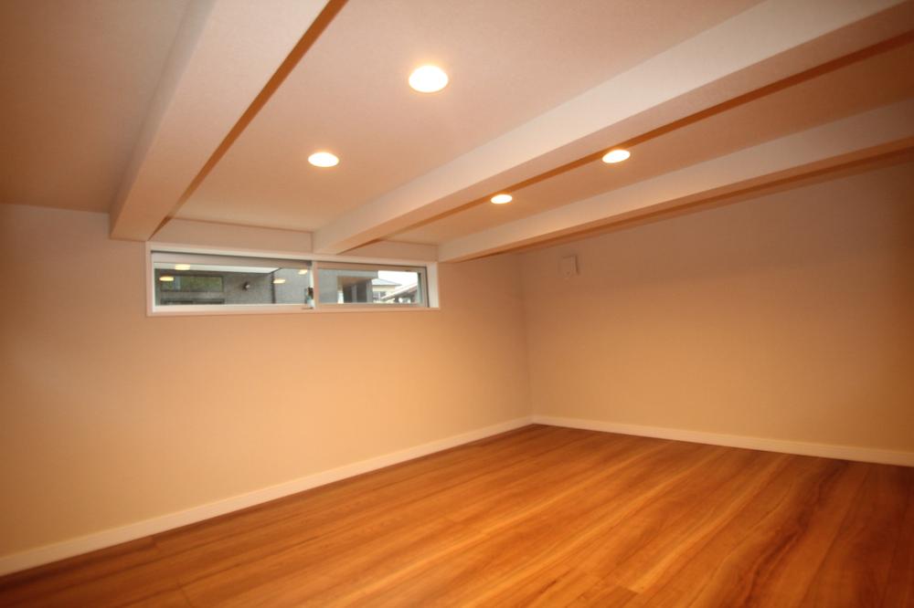 Receipt.  [Large storage using the mezzanine floor]  If there is a large storage in the house Very convenient.