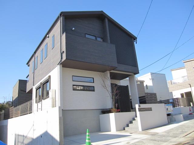 Local appearance photo. A house with a living room is on the second floor to relax No. 7 land