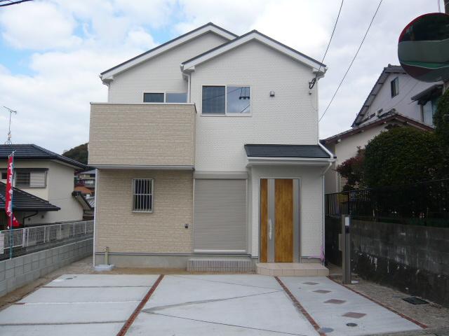 Local appearance photo. 2013 December 3