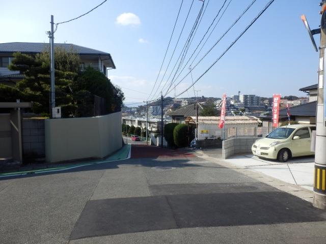 Local photos, including front road. Front right