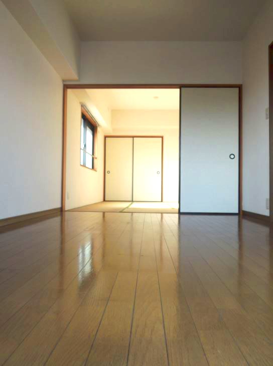 Living and room. Living + Japanese-style room