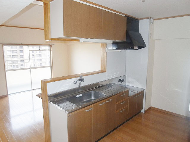 Kitchen. Popular counter kitchen!